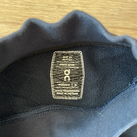 Run On Clouds Crewneck Navy Sweater sz M - Picture 9 of 12